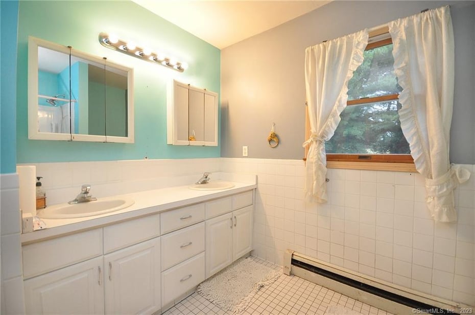 168 Watertown Road Photo 10