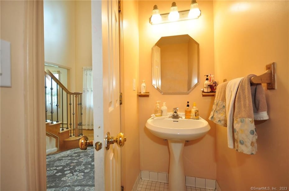 168 Watertown Road Photo 15