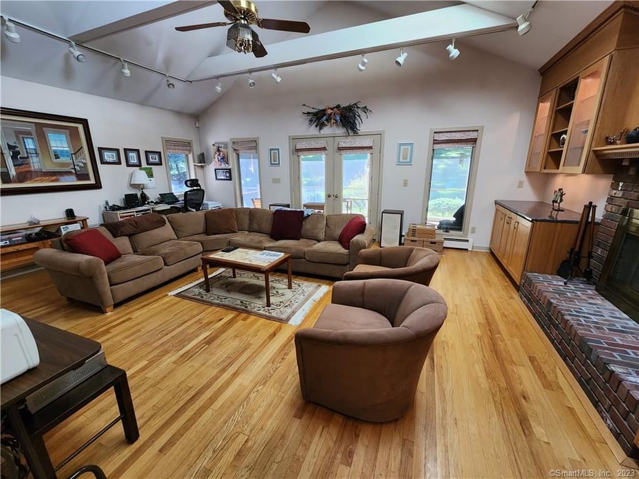 614 Douglas Drive Photo 9