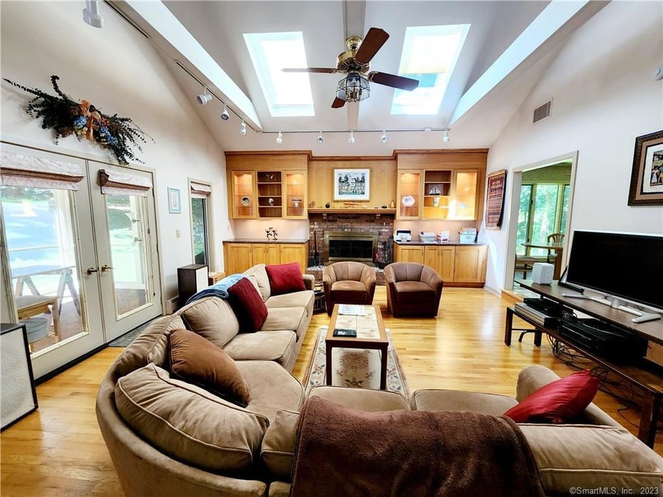 614 Douglas Drive Photo 12