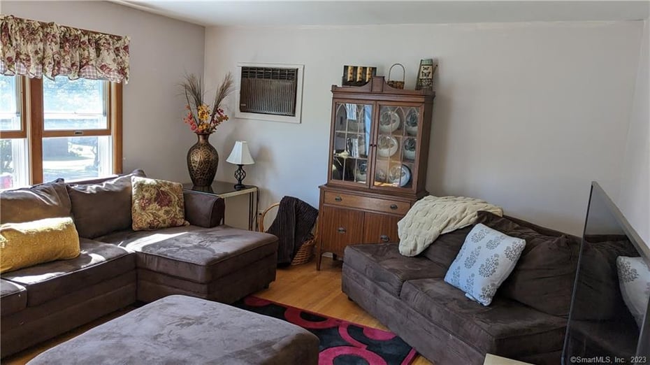 5 Ticonderoga Drive Photo 4