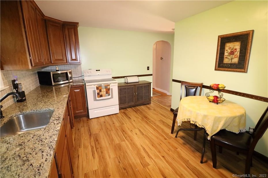 5 Ticonderoga Drive Photo 9