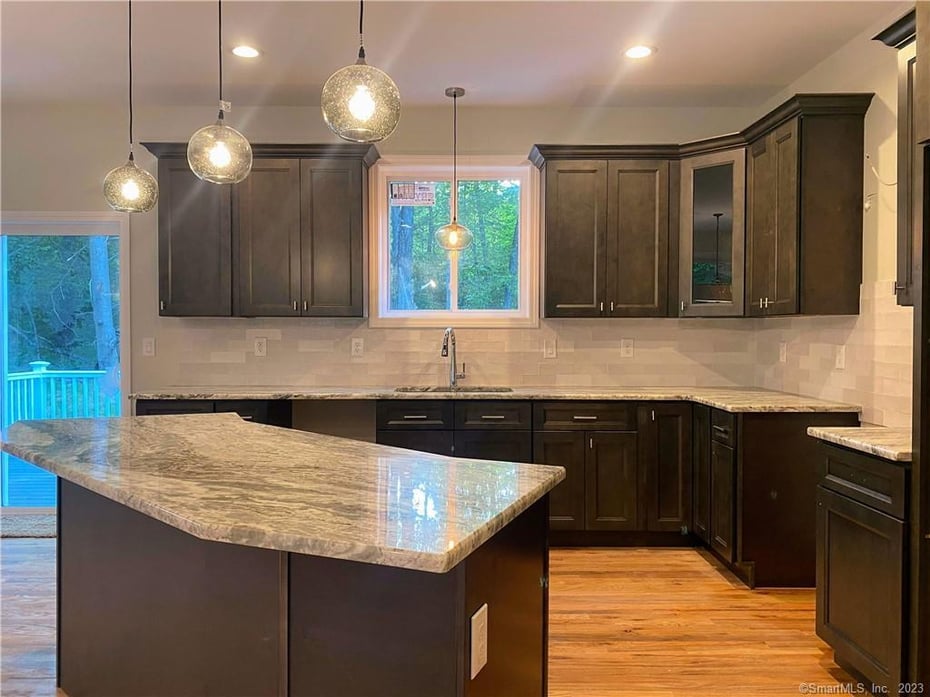 530 Westledge Drive Photo 4