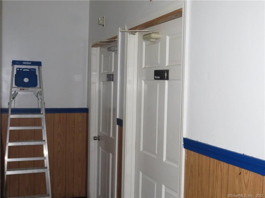 36 East Grand Avenue Photo 10