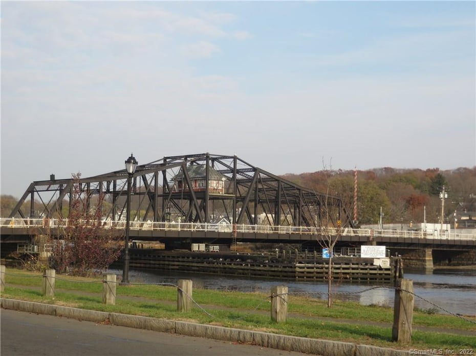 36 East Grand Avenue Photo 18