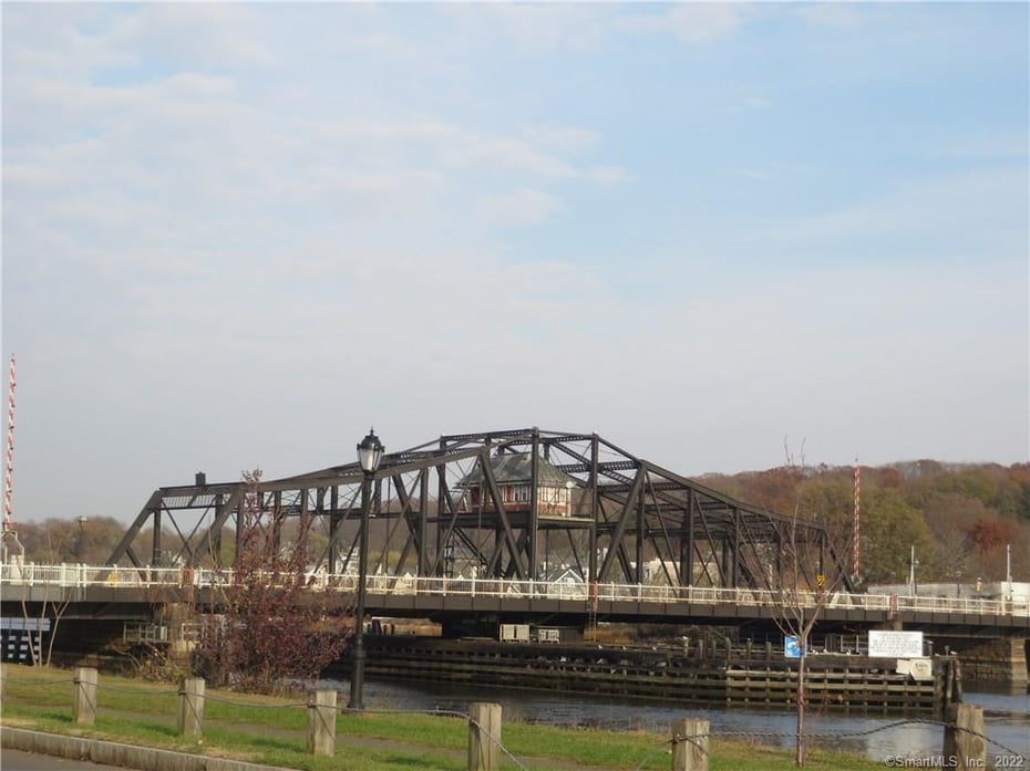 36 East Grand Avenue Photo 19