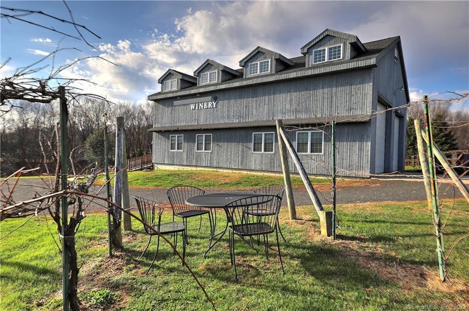 1480 Litchfield Turnpike Photo 8