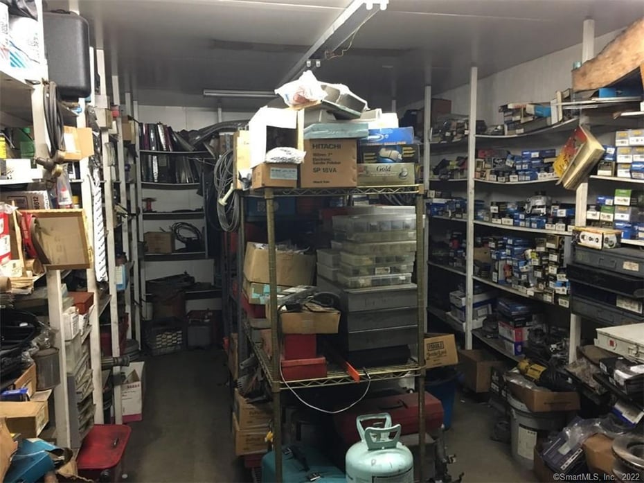 621 Boston Post Road Photo 17