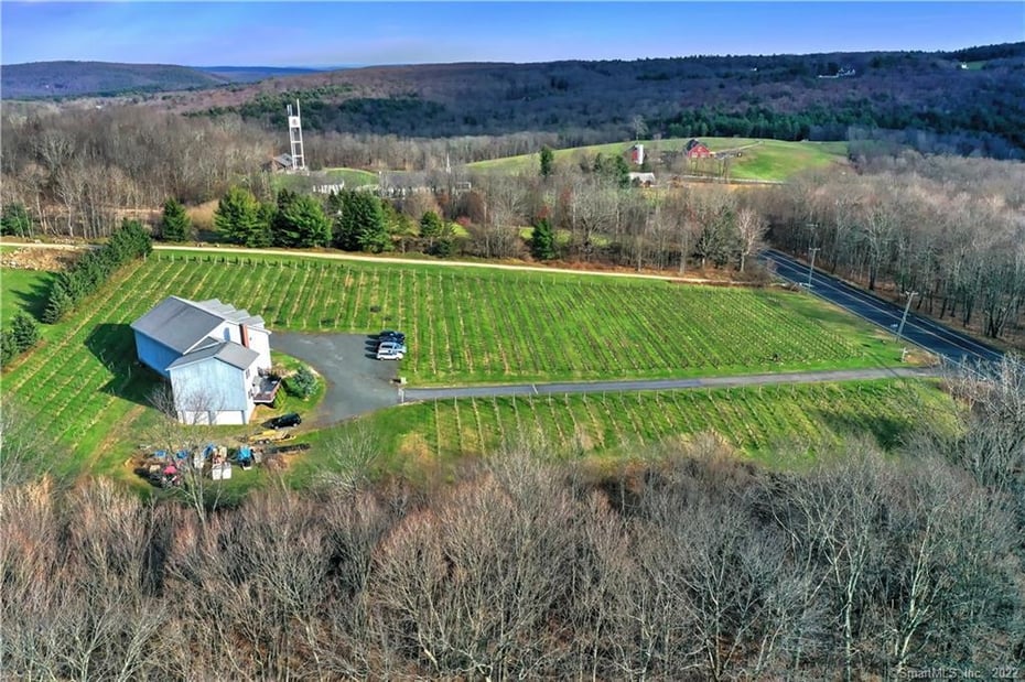 1480 Litchfield Turnpike Photo 3