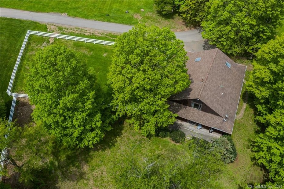16 Summit Drive Photo 3