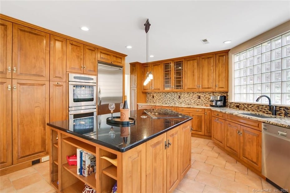 10 East Meadow Lane Photo 2