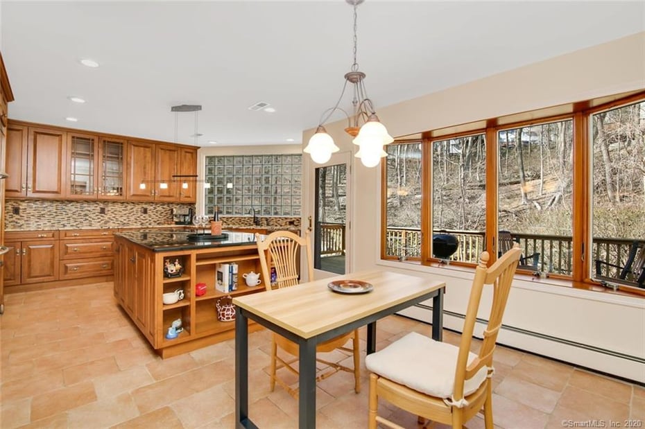 10 East Meadow Lane Photo 3