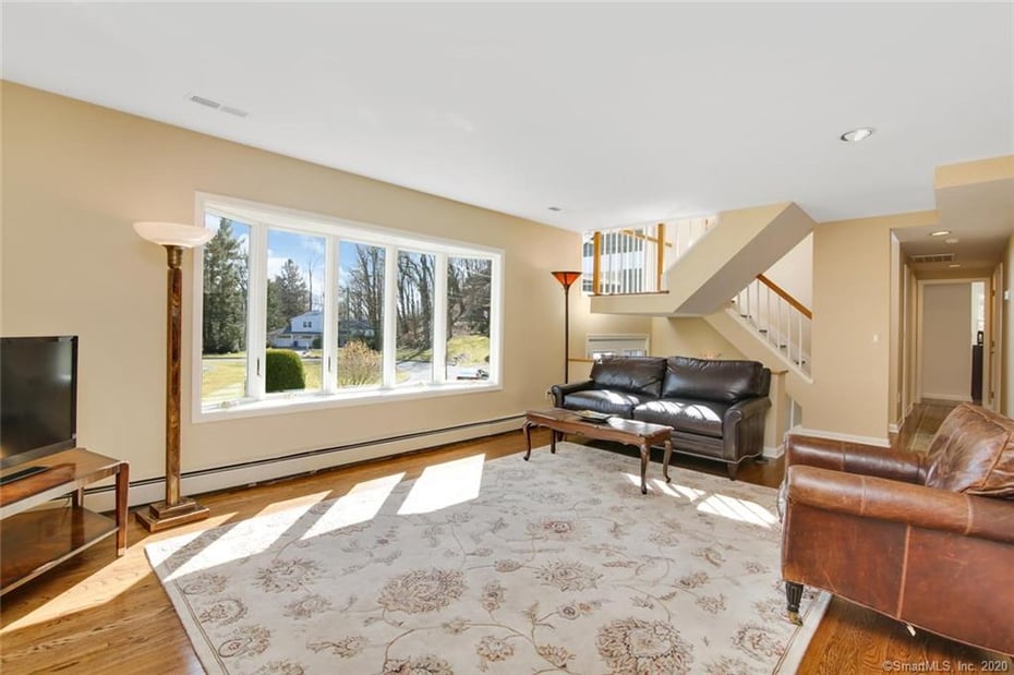 10 East Meadow Lane Photo 6