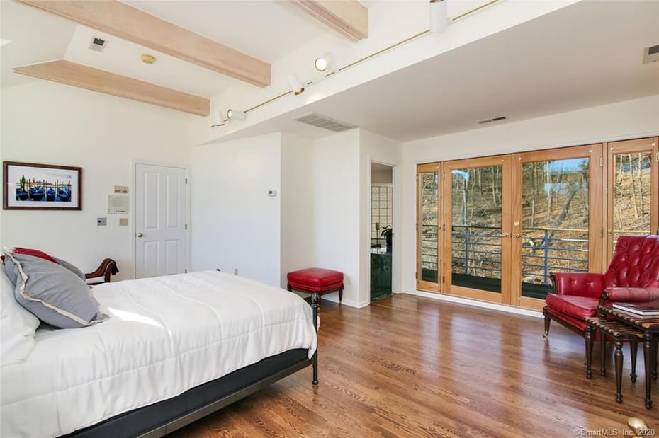 10 East Meadow Lane Photo 7