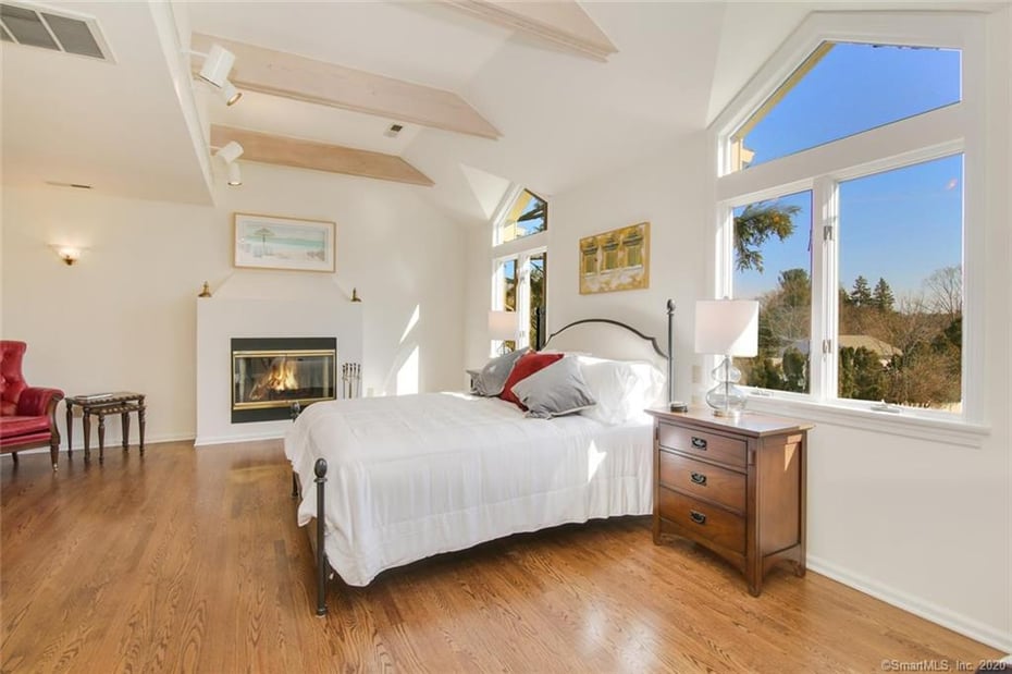 10 East Meadow Lane Photo 8