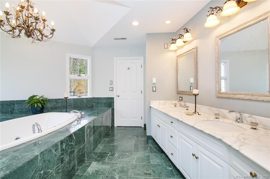 10 East Meadow Lane Photo 9