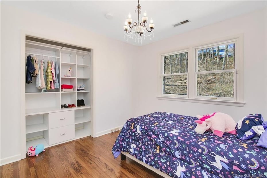 10 East Meadow Lane Photo 13