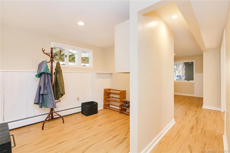 10 East Meadow Lane Photo 17