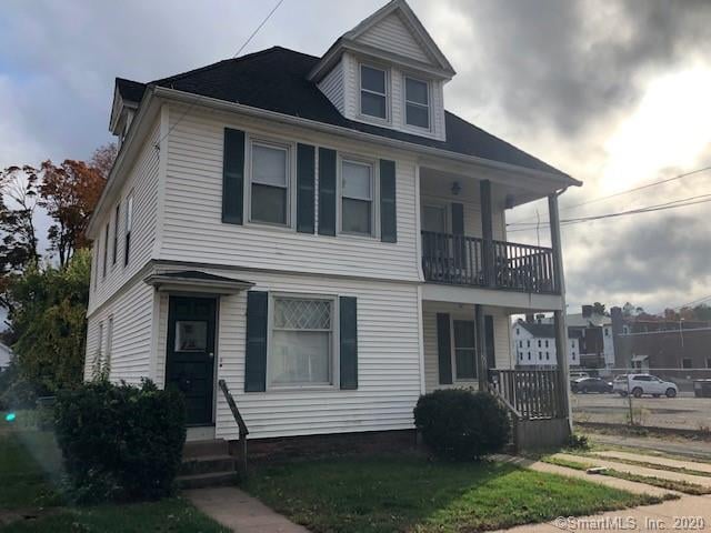 26 Maple Street Photo 1