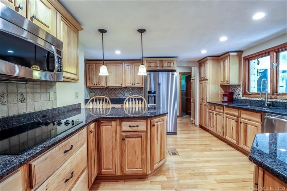31 Rockwood Lane Danbury Ct For William Pitt Sotheby S Realty 31 Rockwood Lane Danbury Ct For, Kitchen Cabinets Mill Plain Road Danbury Ct