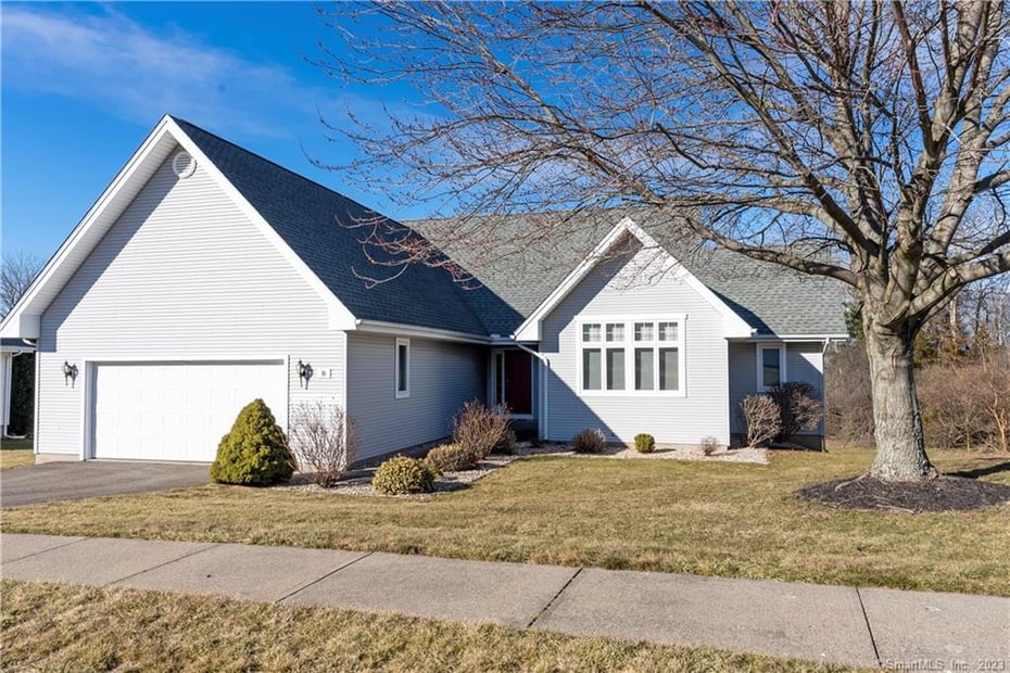8 Maxwell Drive Photo 1