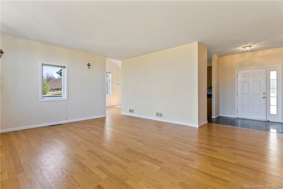 8 Maxwell Drive Photo 5