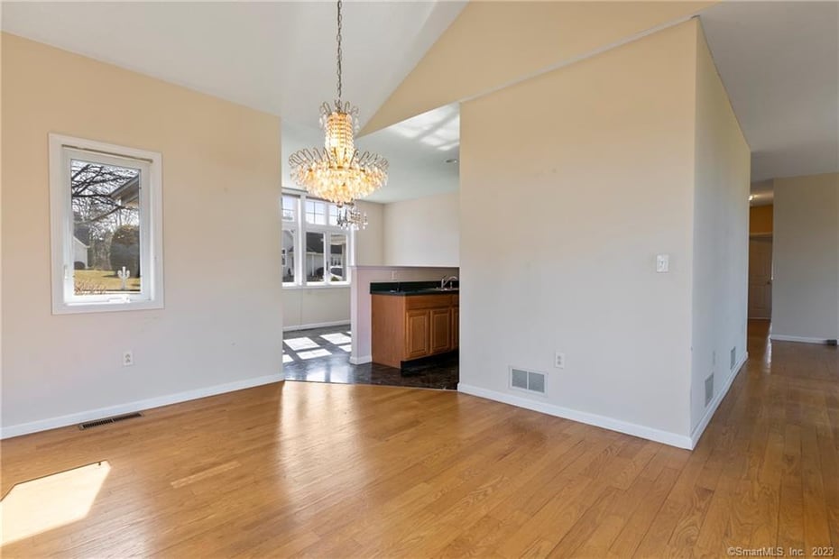 8 Maxwell Drive Photo 11