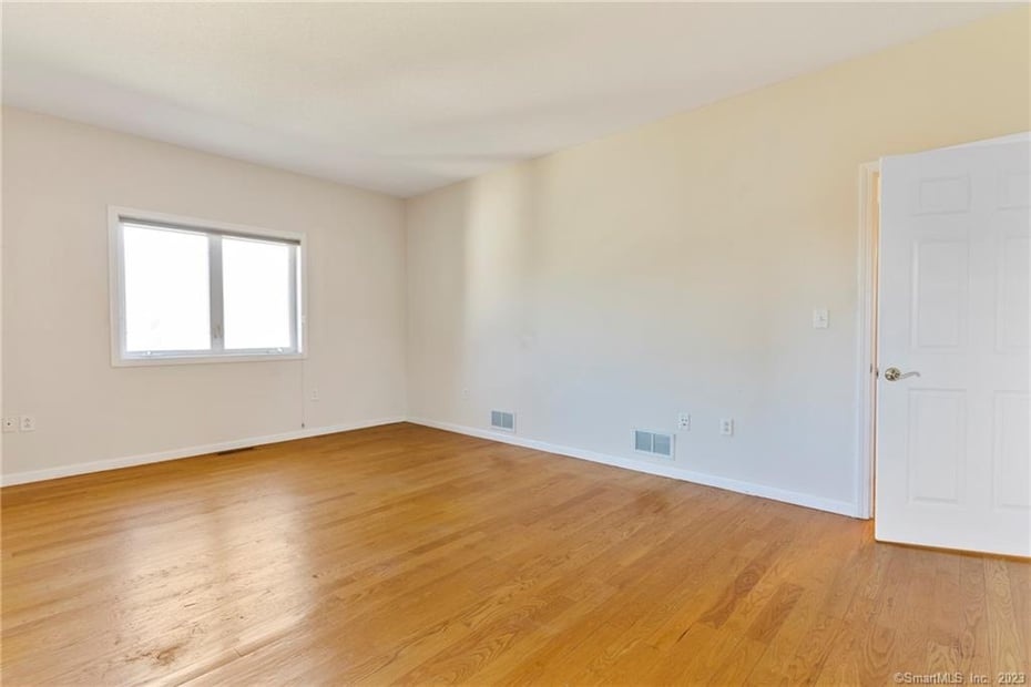 8 Maxwell Drive Photo 23
