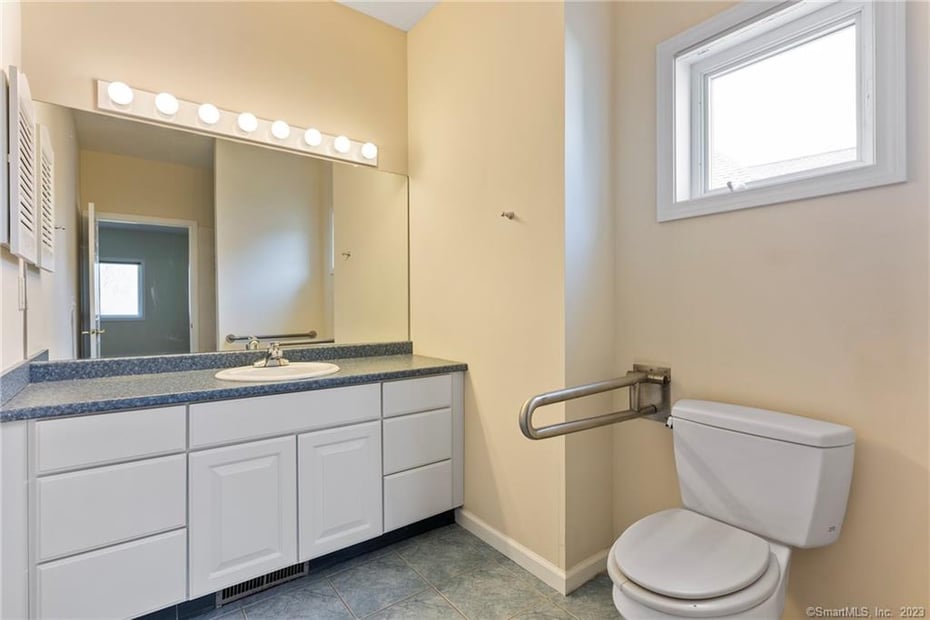 8 Maxwell Drive Photo 24