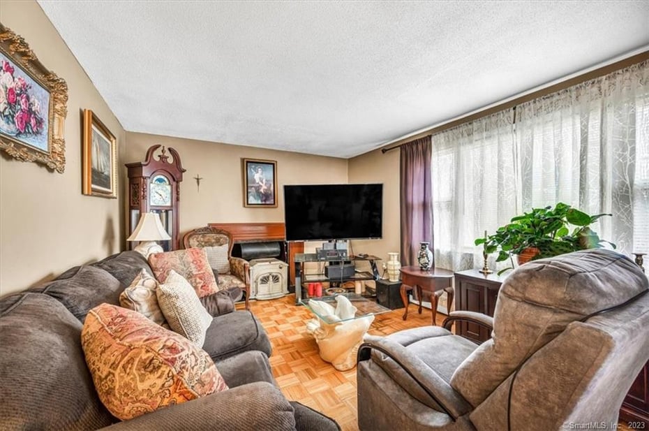 1 Hamilton Road Photo 10