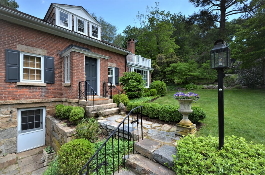 69 Neck Road Photo 2