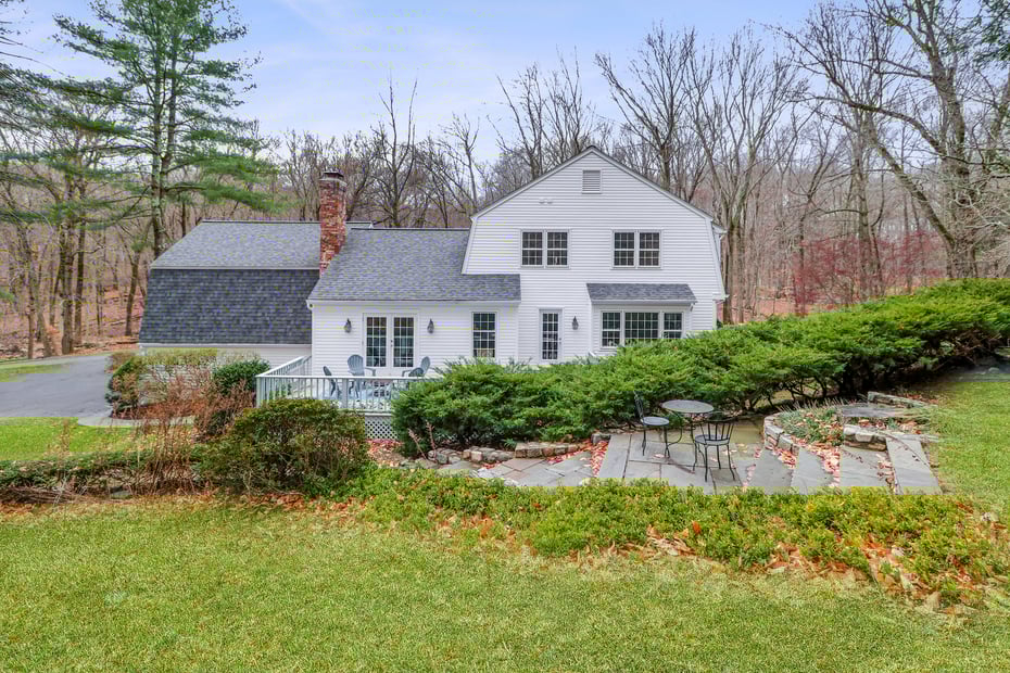 241 Hemlock Hills Road South Photo 3