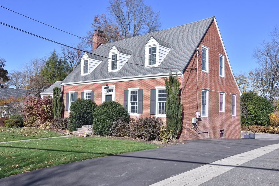196 W Pondfield Road Photo 2