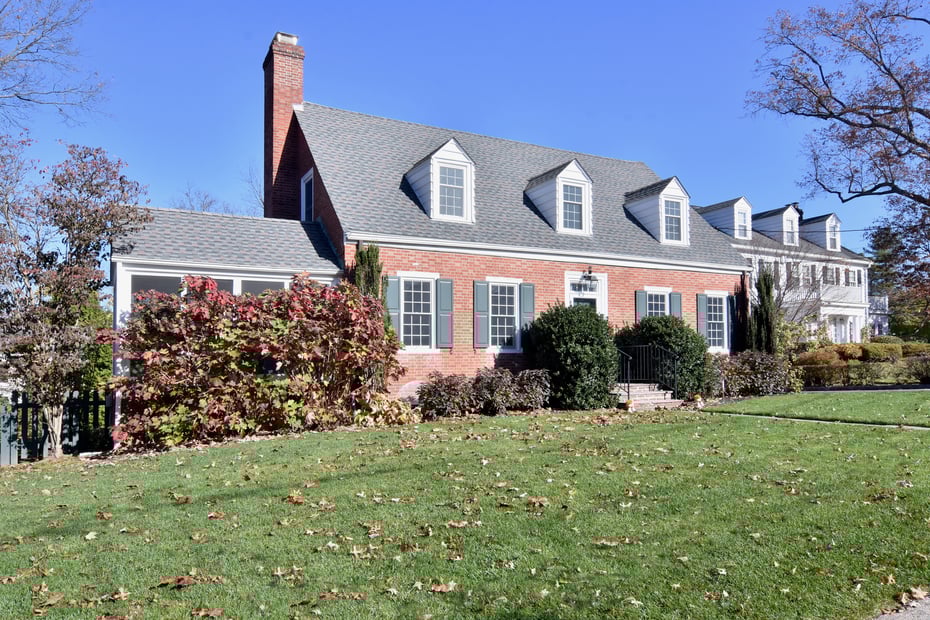 196 W Pondfield Road Photo 3
