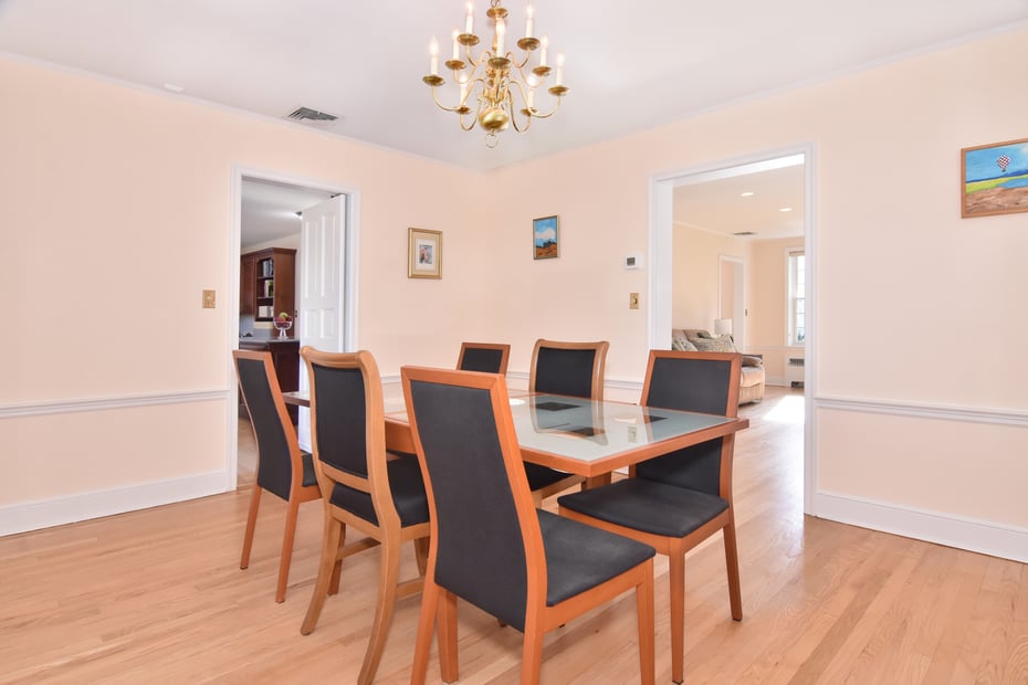 196 W Pondfield Road Photo 9