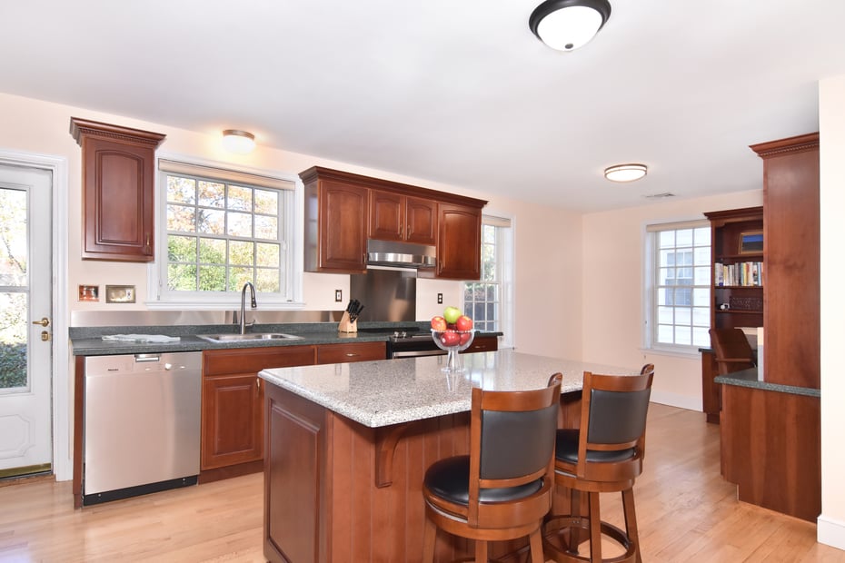 196 W Pondfield Road Photo 10