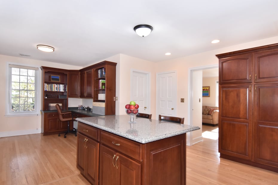 196 W Pondfield Road Photo 12