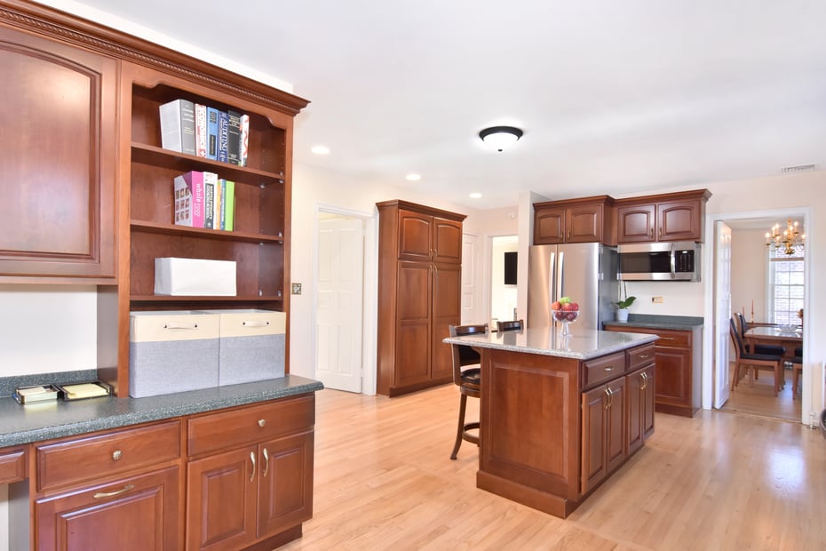 196 W Pondfield Road Photo 15