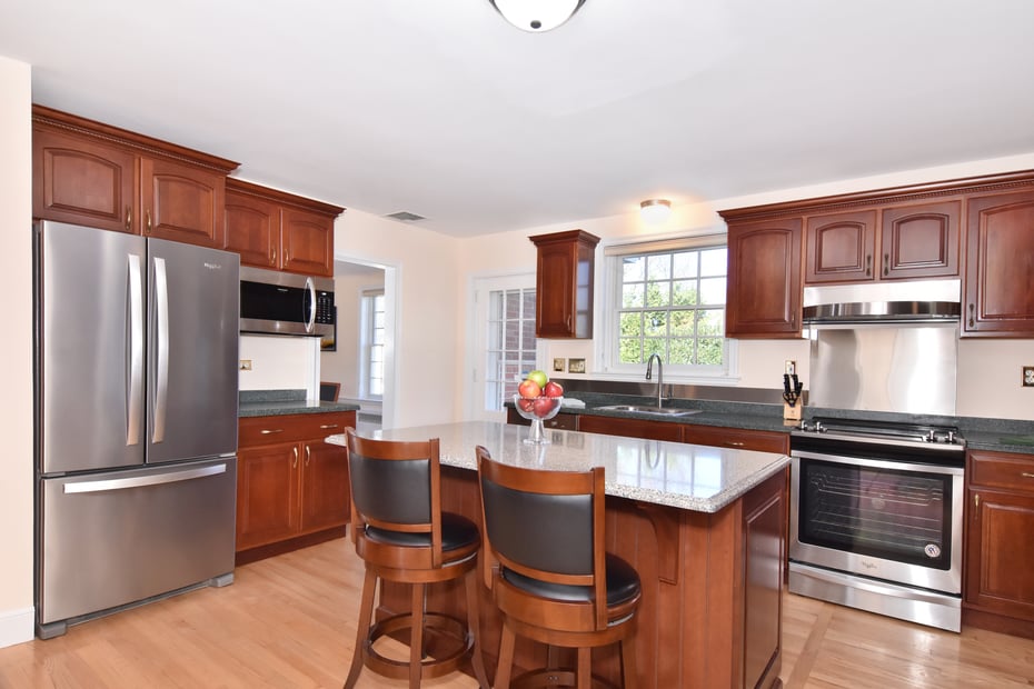 196 W Pondfield Road Photo 13