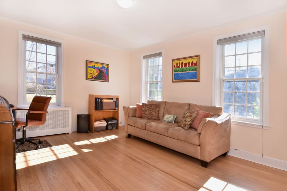 196 W Pondfield Road Photo 19