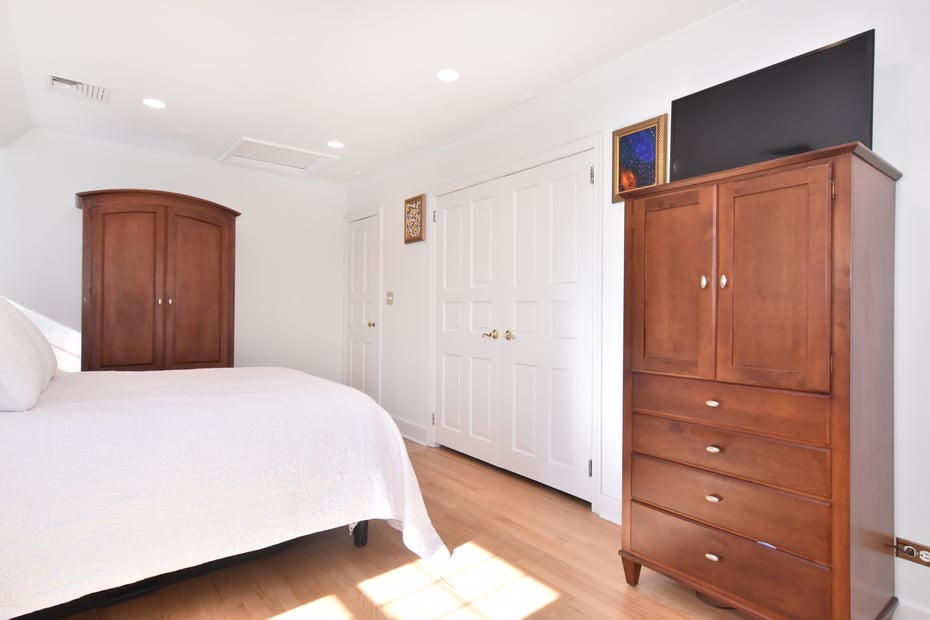 196 W Pondfield Road Photo 22