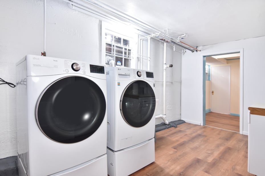 196 W Pondfield Road Photo 32