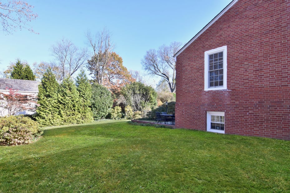 196 W Pondfield Road Photo 35