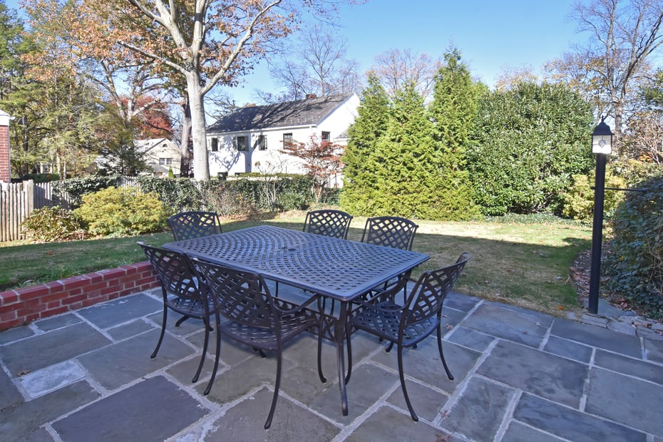196 W Pondfield Road Photo 33