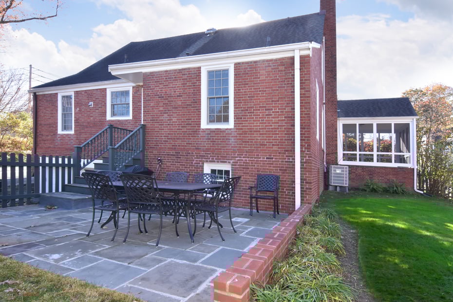 196 W Pondfield Road Photo 36