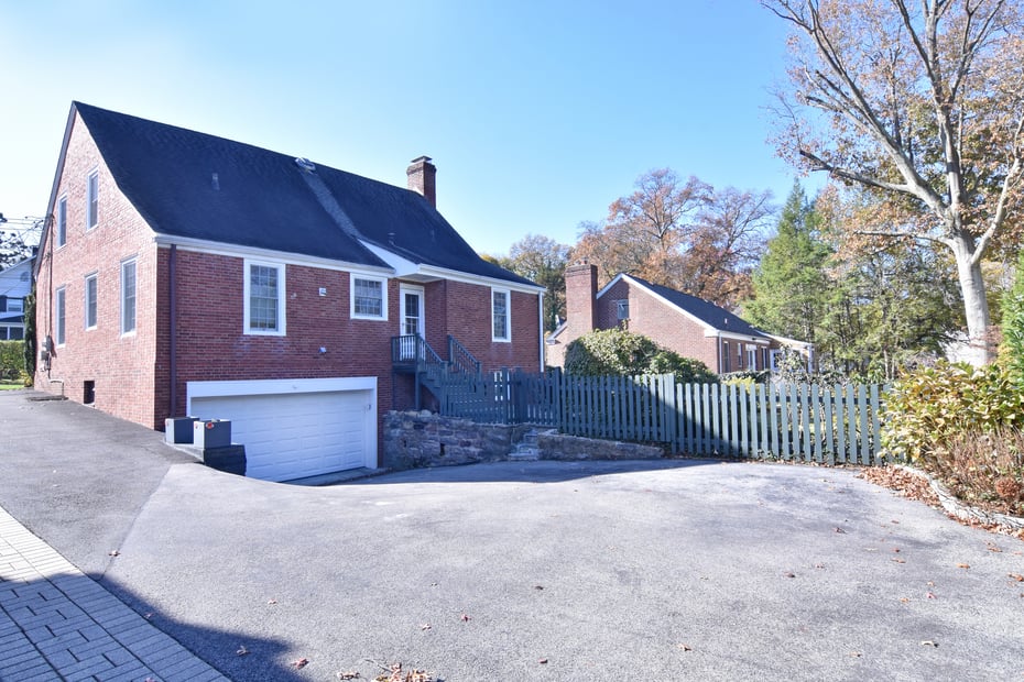 196 W Pondfield Road Photo 37