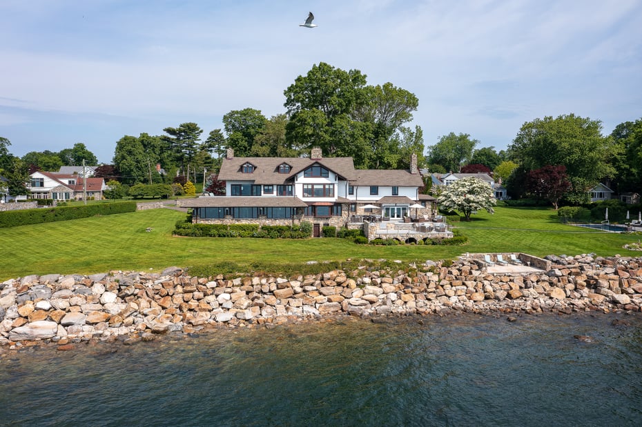 2236 Shippan Avenue Photo 3