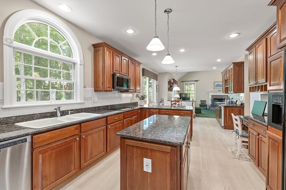 4 Saugatuck Ridge Road Photo 9