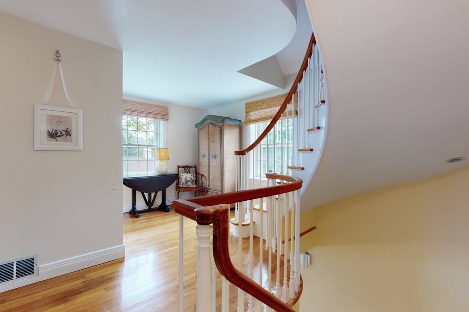 126 King Street West Photo 36