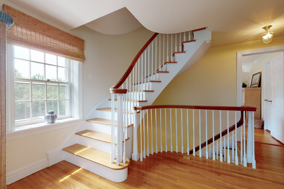 126 King Street West Photo 37